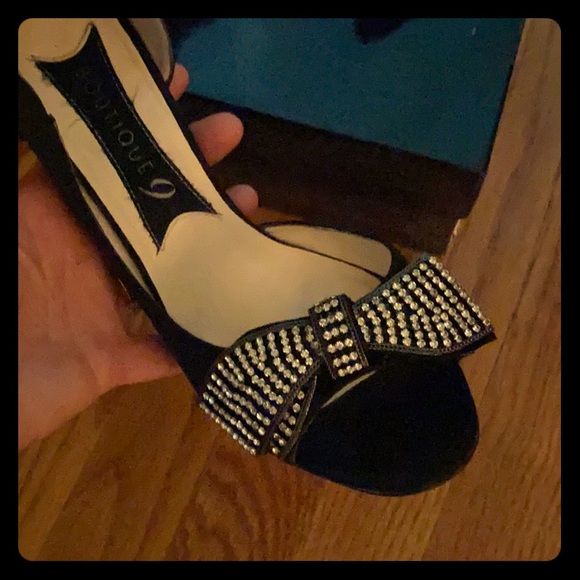 Boutique 9 Black satin heels with diamond bow - Picture 2 of 6